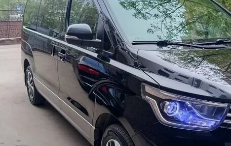 Hyundai Grand Starex Grand Starex I рестайлинг 2, 2019 год, 4 200 000 рублей, 3 фотография