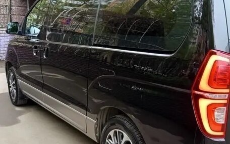 Hyundai Grand Starex Grand Starex I рестайлинг 2, 2019 год, 4 200 000 рублей, 5 фотография