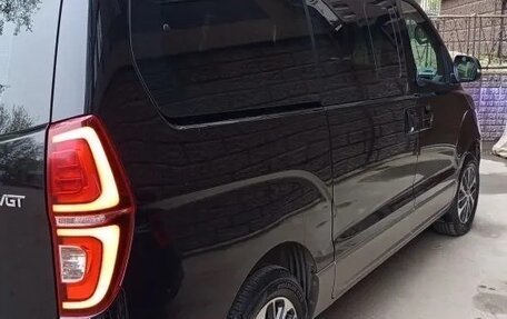 Hyundai Grand Starex Grand Starex I рестайлинг 2, 2019 год, 4 200 000 рублей, 6 фотография