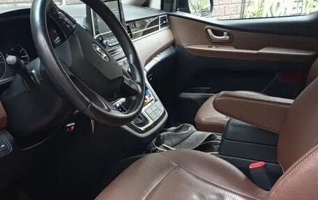 Hyundai Grand Starex Grand Starex I рестайлинг 2, 2019 год, 4 200 000 рублей, 8 фотография