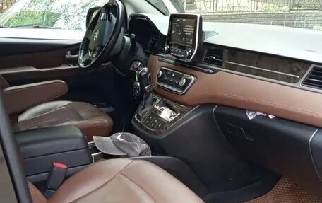 Hyundai Grand Starex Grand Starex I рестайлинг 2, 2019 год, 4 200 000 рублей, 9 фотография