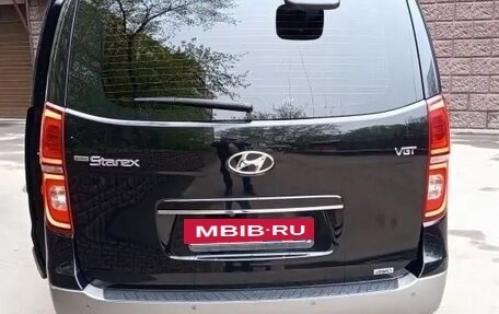 Hyundai Grand Starex Grand Starex I рестайлинг 2, 2019 год, 4 200 000 рублей, 2 фотография