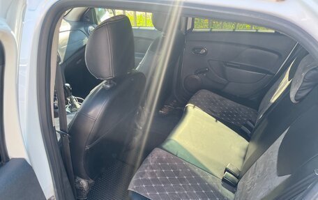 Renault Logan II, 2018 год, 430 000 рублей, 7 фотография