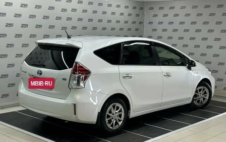 Toyota Prius Alpha I (ZVW40/41), 2017 год, 1 690 000 рублей, 2 фотография