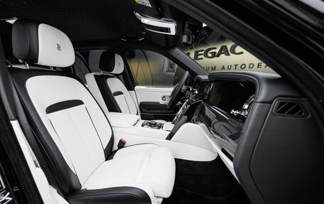 Rolls-Royce Cullinan, 2026 год, 77 000 000 рублей, 23 фотография