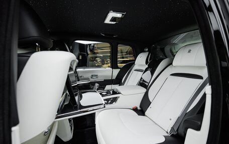 Rolls-Royce Cullinan, 2026 год, 77 000 000 рублей, 31 фотография