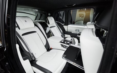 Rolls-Royce Cullinan, 2026 год, 77 000 000 рублей, 34 фотография