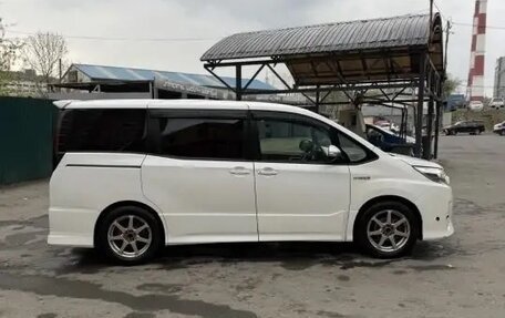 Toyota Noah III, 2016 год, 1 490 000 рублей, 7 фотография