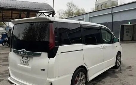 Toyota Noah III, 2016 год, 1 490 000 рублей, 6 фотография