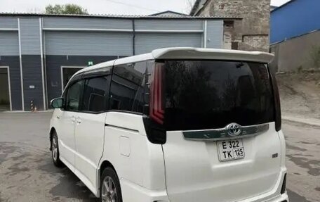 Toyota Noah III, 2016 год, 1 490 000 рублей, 3 фотография