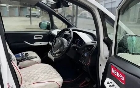 Toyota Noah III, 2016 год, 1 490 000 рублей, 8 фотография