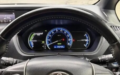 Toyota Noah III, 2016 год, 1 490 000 рублей, 13 фотография