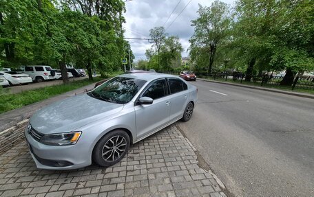 Volkswagen Jetta VI, 2010 год, 1 000 000 рублей, 4 фотография