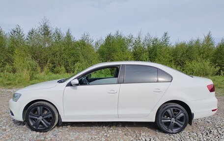 Volkswagen Jetta VI, 2013 год, 810 000 рублей, 3 фотография