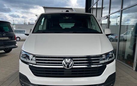 Volkswagen Multivan T6 рестайлинг, 2022 год, 2 890 000 рублей, 2 фотография
