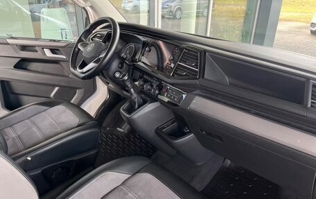 Volkswagen Multivan T6 рестайлинг, 2022 год, 2 890 000 рублей, 8 фотография