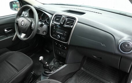 Renault Logan II, 2017 год, 719 800 рублей, 8 фотография