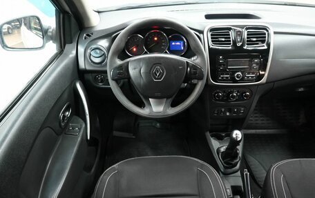 Renault Logan II, 2017 год, 719 800 рублей, 10 фотография