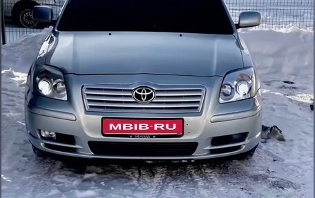Toyota Avensis III рестайлинг, 2005 год, 635 000 рублей, 1 фотография