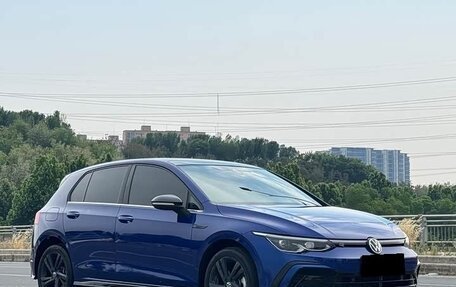 Volkswagen Golf VIII, 2023 год, 2 010 000 рублей, 2 фотография