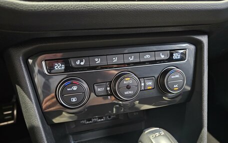 Volkswagen Tiguan II, 2019 год, 2 649 000 рублей, 10 фотография