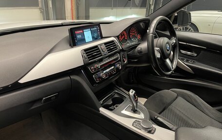 BMW 3 серия, 2017 год, 1 780 000 рублей, 14 фотография