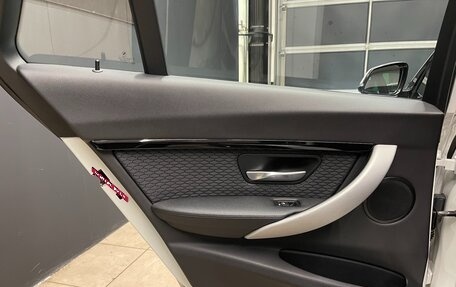 BMW 3 серия, 2017 год, 1 780 000 рублей, 19 фотография