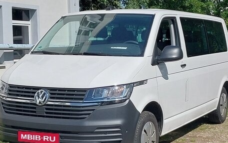 Volkswagen Caravelle T6 рестайлинг, 2022 год, 3 050 000 рублей, 1 фотография