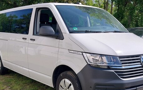 Volkswagen Caravelle T6 рестайлинг, 2022 год, 3 050 000 рублей, 2 фотография