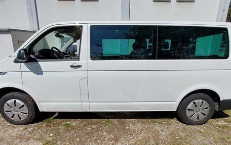 Volkswagen Caravelle T6 рестайлинг, 2022 год, 3 050 000 рублей, 9 фотография