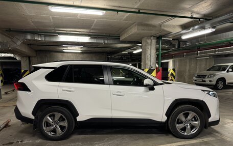 Toyota RAV4, 2022 год, 4 100 000 рублей, 4 фотография