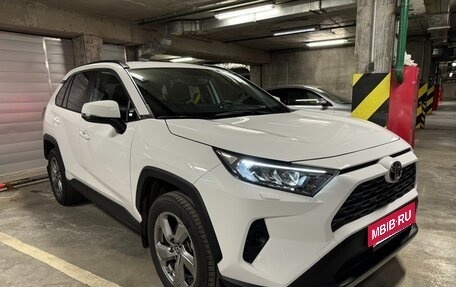 Toyota RAV4, 2022 год, 4 100 000 рублей, 3 фотография