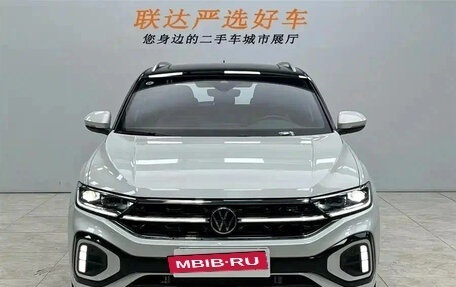 Volkswagen T-Roc I, 2023 год, 1 710 018 рублей, 2 фотография