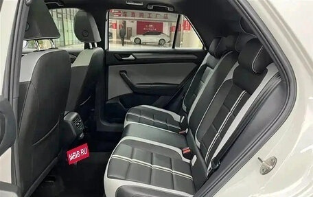 Volkswagen T-Roc I, 2023 год, 1 710 018 рублей, 16 фотография