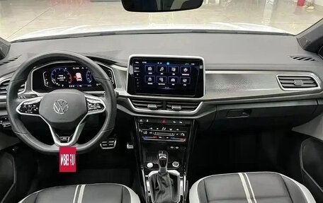 Volkswagen T-Roc I, 2023 год, 1 710 018 рублей, 14 фотография