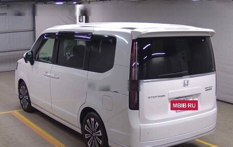 Honda Stepwgn, 2022 год, 2 250 000 рублей, 3 фотография