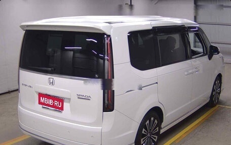 Honda Stepwgn, 2022 год, 2 250 000 рублей, 4 фотография