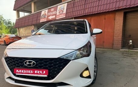 Hyundai Solaris II рестайлинг, 2021 год, 1 573 000 рублей, 4 фотография