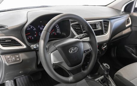 Hyundai Solaris II рестайлинг, 2019 год, 800 000 рублей, 5 фотография