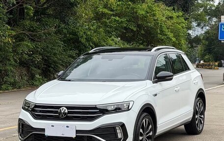 Volkswagen T-Roc I, 2023 год, 1 600 000 рублей, 1 фотография