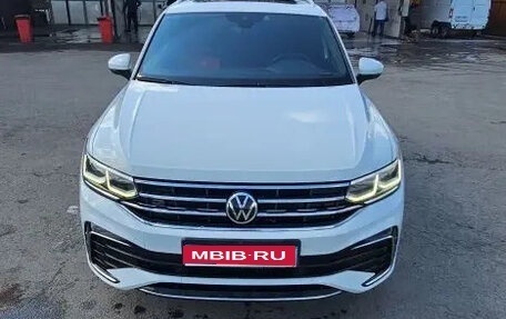 Volkswagen Tiguan II, 2021 год, 4 000 000 рублей, 1 фотография