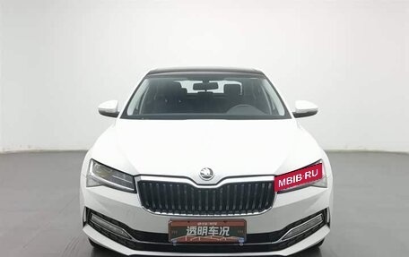 Skoda Superb III рестайлинг, 2019 год, 1 594 777 рублей, 2 фотография
