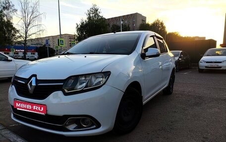 Renault Logan II, 2017 год, 550 000 рублей, 4 фотография