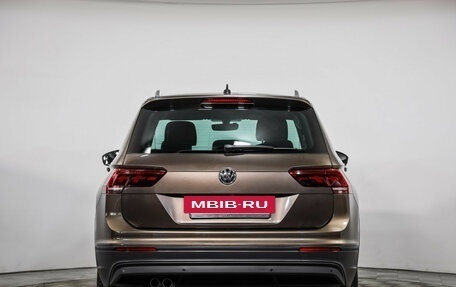 Volkswagen Tiguan II, 2017 год, 2 599 000 рублей, 6 фотография