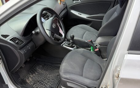 Hyundai Solaris II рестайлинг, 2013 год, 750 000 рублей, 6 фотография