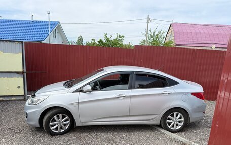 Hyundai Solaris II рестайлинг, 2013 год, 750 000 рублей, 3 фотография