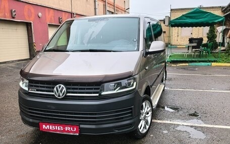 Volkswagen Caravelle T6 рестайлинг, 2016 год, 3 200 000 рублей, 1 фотография
