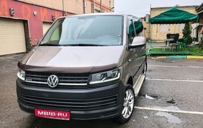 Volkswagen Caravelle T6 рестайлинг, 2016 год, 3 200 000 рублей, 1 фотография
