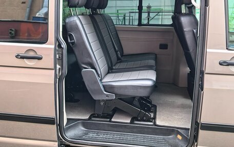 Volkswagen Caravelle T6 рестайлинг, 2016 год, 3 200 000 рублей, 6 фотография