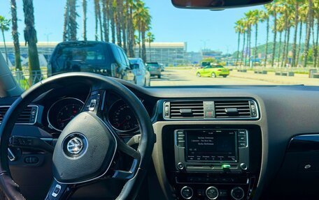 Volkswagen Jetta VI, 2018 год, 1 550 000 рублей, 2 фотография